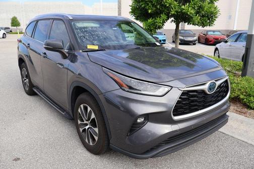 Magnetic Gray Metallic 2021 Toyota Highlander Hybrid XLE