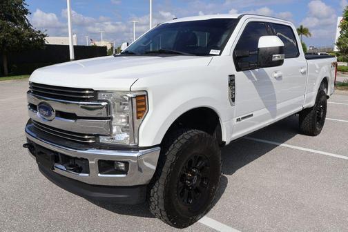 Oxford White 2018 Ford F-250 Lariat