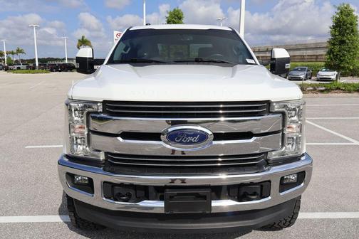Oxford White 2018 Ford F-250 Lariat