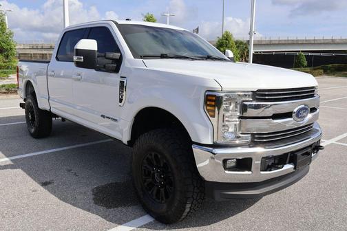 Oxford White 2018 Ford F-250 Lariat