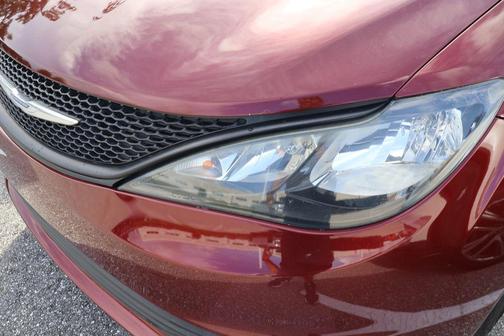 Velvet Red Pearlcoat 2018 Chrysler Pacifica L