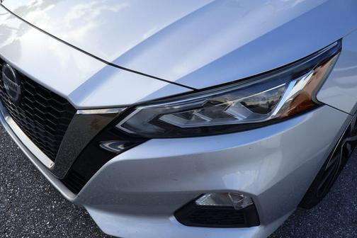 Brilliant Silver Metallic 2020 Nissan Altima SR FWD