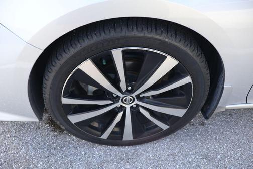 Brilliant Silver Metallic 2020 Nissan Altima SR FWD