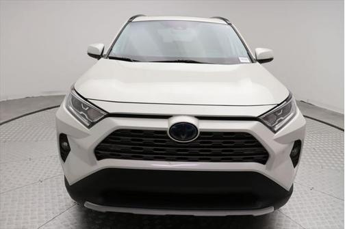 2020 Toyota RAV4 Hybrid SE
