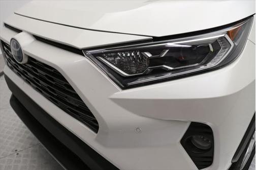 2020 Toyota RAV4 Hybrid SE