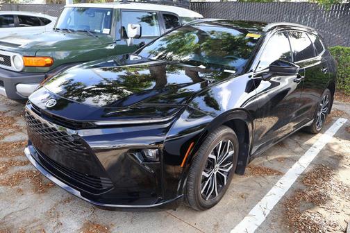 Black 2025 Toyota Crown Signia XLE