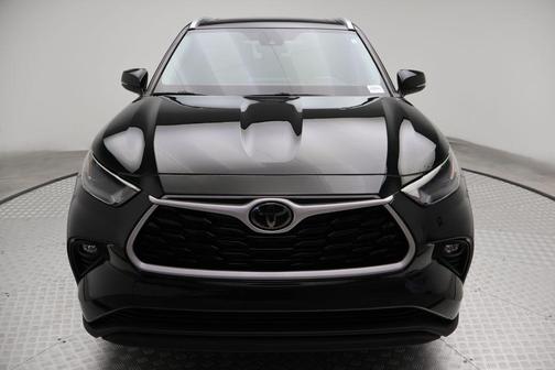 Midnight Black Metallic 2024 Toyota Highlander XLE