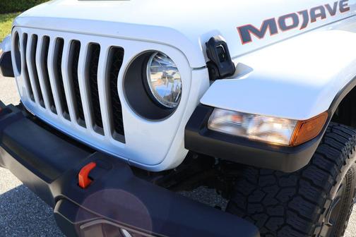 Bright White Clearcoat 2023 Jeep Gladiator Mojave 4x4