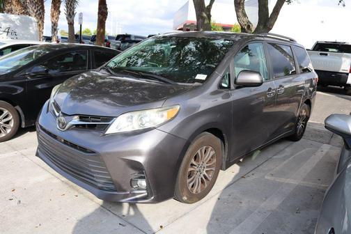 2018 Toyota Sienna XLE