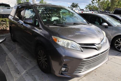 2018 Toyota Sienna XLE