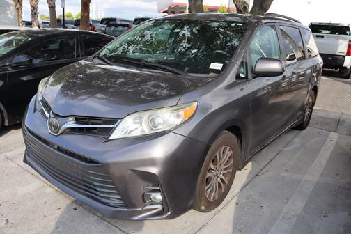 2018 Toyota Sienna XLE