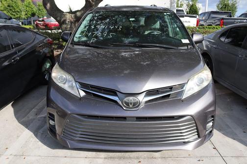 2018 Toyota Sienna XLE