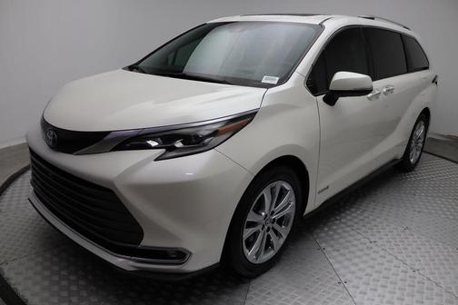 2021 Toyota Sienna Platinum 7 Passenger