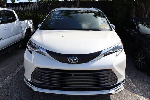 2021 Toyota Sienna Platinum 7 Passenger