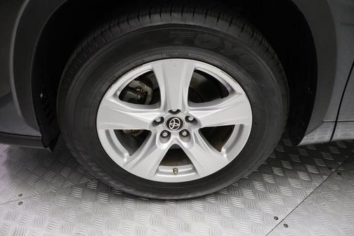 Magnetic Gray Metallic 2022 Toyota Highlander L