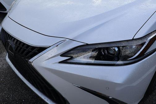 Eminent White Pearl 2022 Lexus ES 350 Base