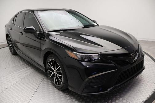 Midnight Black Metallic 2021 Toyota Camry SE