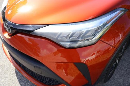 Hot Lava w/Black Roof 2020 Toyota C-HR XLE