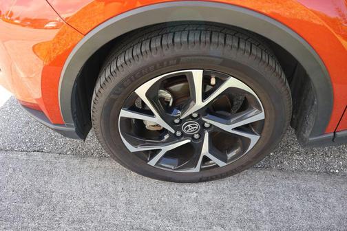 Hot Lava w/Black Roof 2020 Toyota C-HR XLE