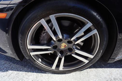 2016 Porsche Panamera Edition