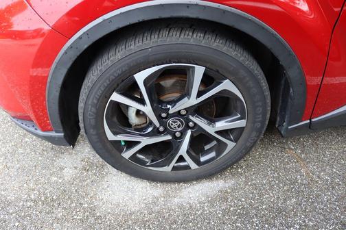 2021 Toyota C-HR XLE