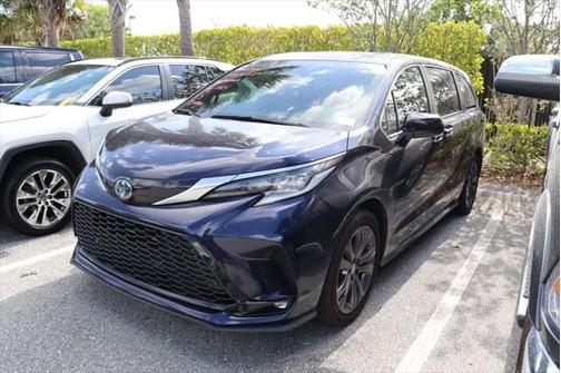 2022 Toyota Sienna XSE 7 Passenger