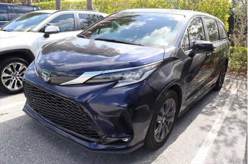 2022 Toyota Sienna XSE 7 Passenger