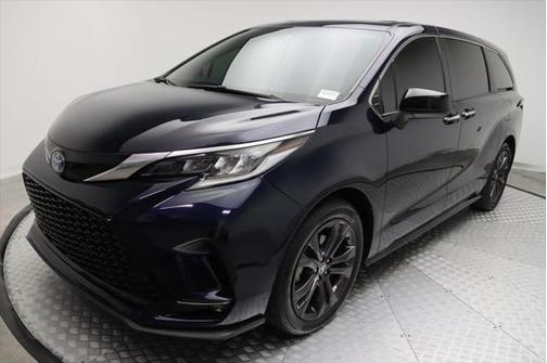 2022 Toyota Sienna XSE 7 Passenger