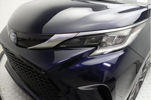 2022 Toyota Sienna XSE 7 Passenger