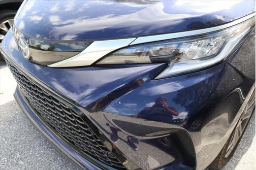 2022 Toyota Sienna XSE 7 Passenger