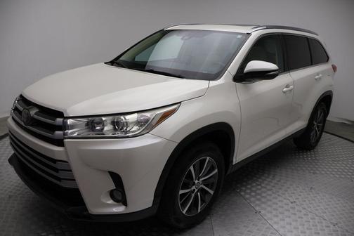Blizzard Pearl 2019 Toyota Highlander XLE