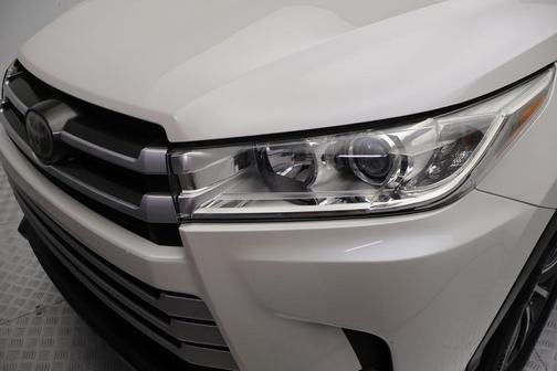 Blizzard Pearl 2019 Toyota Highlander XLE