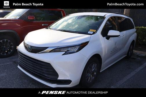 2022 Toyota Sienna LE