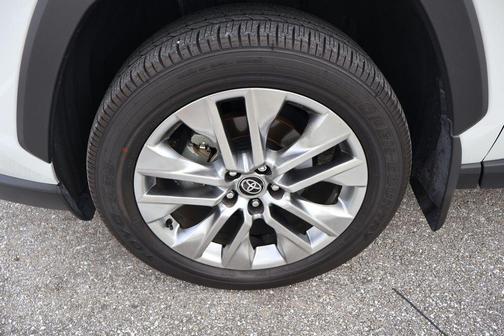 Wind Chill Pearl 2025 Toyota RAV4 XLE Premium