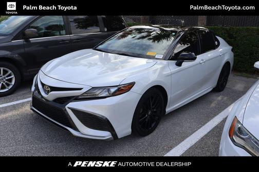 Wind Chill Pearl/Midnight Black Metallic 2021 Toyota Camry XSE