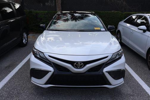 Wind Chill Pearl/Midnight Black Metallic 2021 Toyota Camry XSE