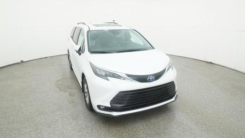 2025 Toyota Sienna XLE