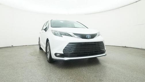 2025 Toyota Sienna XLE
