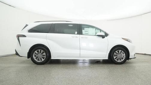 2025 Toyota Sienna XLE