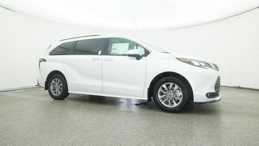 2025 Toyota Sienna XLE