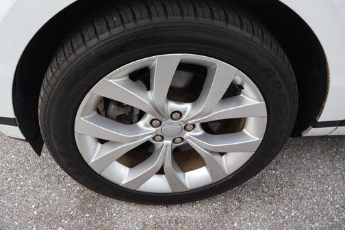 White 2023 Land Rover Range Rover Evoque SE