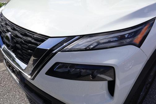 Glacier White 2023 Nissan Rogue S