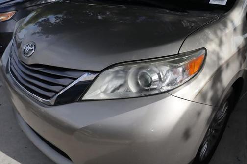 2017 Toyota Sienna XLE