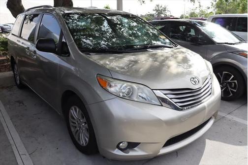 2017 Toyota Sienna XLE