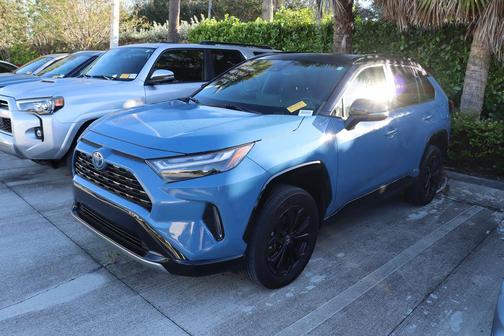 2022 Toyota RAV4 Hybrid SE