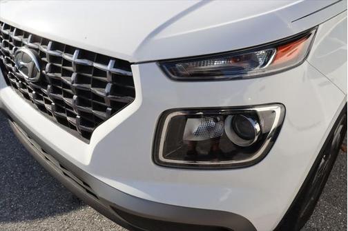 2023 Hyundai VENUE SEL