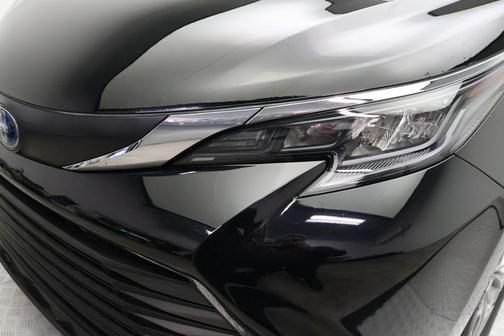 2025 Toyota Sienna LE