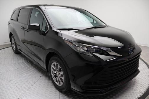 2025 Toyota Sienna LE