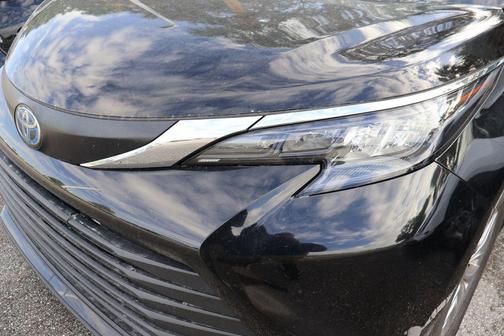 2025 Toyota Sienna LE