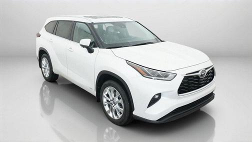 Wind Chill Pearl 2026 Toyota Highlander Hybrid Limited